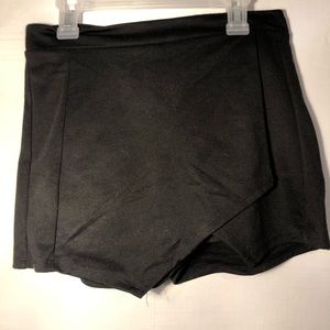 Hollister black cotton skirt shorts underneath